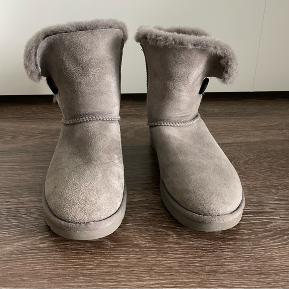 UGG - Bailey Button II - Picture 1 of 4